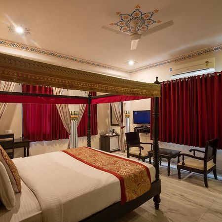Hotel Royal Pratap Niwas Удайпур Экстерьер фото
