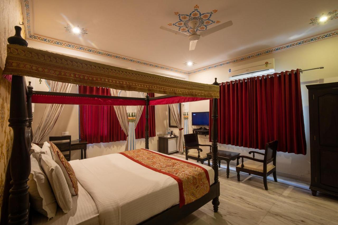 Hotel Royal Pratap Niwas Удайпур Экстерьер фото