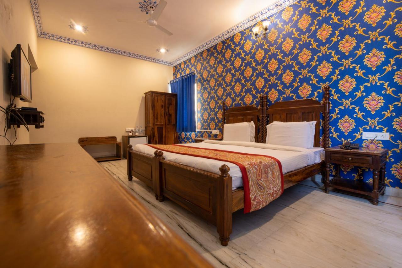 Hotel Royal Pratap Niwas Удайпур Экстерьер фото