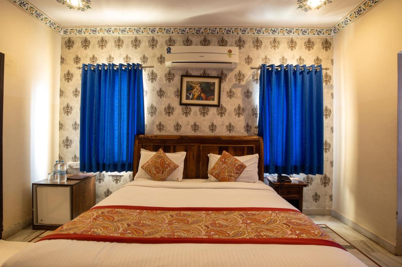 Hotel Royal Pratap Niwas Удайпур Экстерьер фото