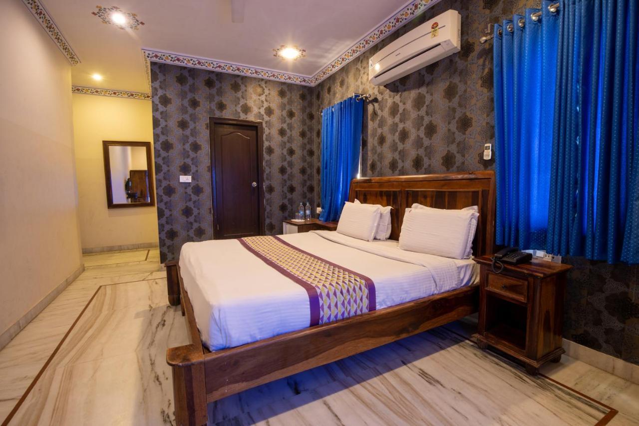 Hotel Royal Pratap Niwas Удайпур Экстерьер фото