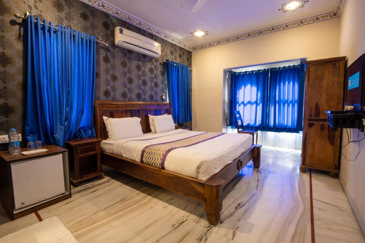 Hotel Royal Pratap Niwas Удайпур Экстерьер фото