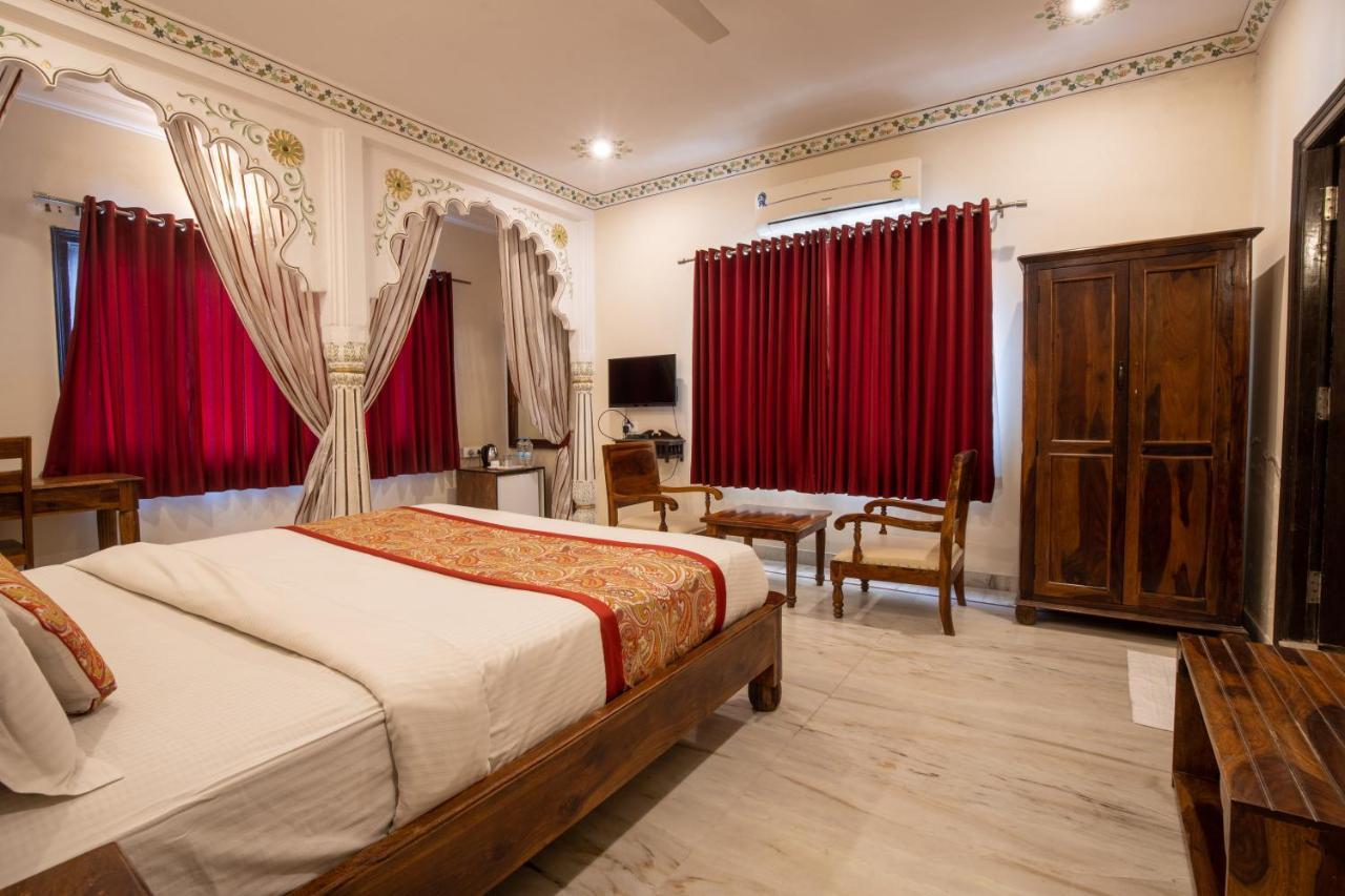 Hotel Royal Pratap Niwas Удайпур Экстерьер фото