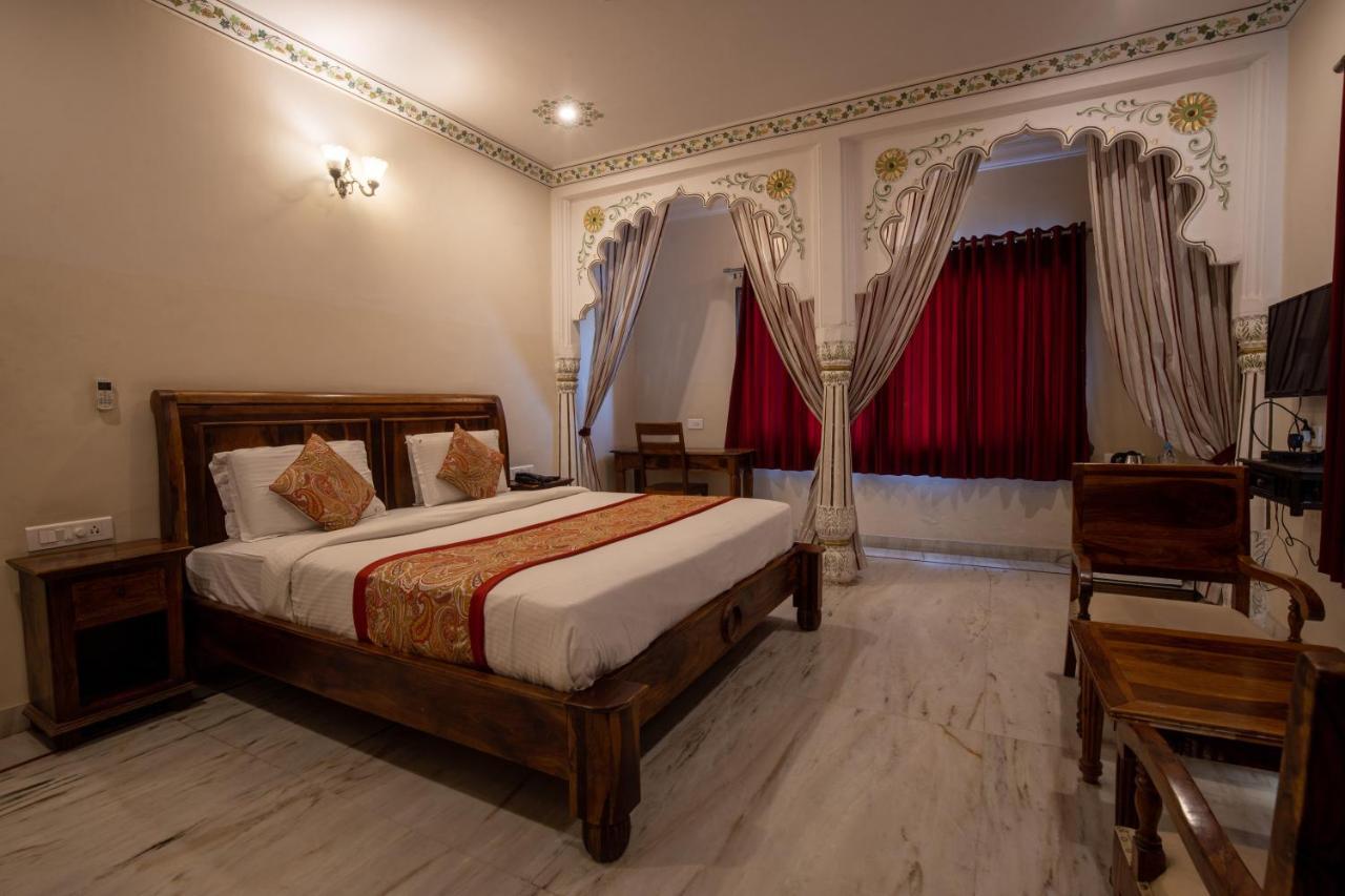 Hotel Royal Pratap Niwas Удайпур Экстерьер фото