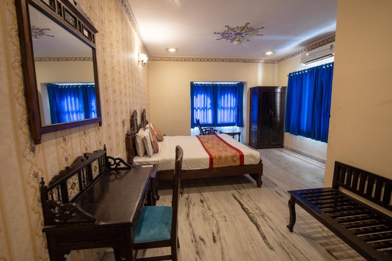 Hotel Royal Pratap Niwas Удайпур Экстерьер фото